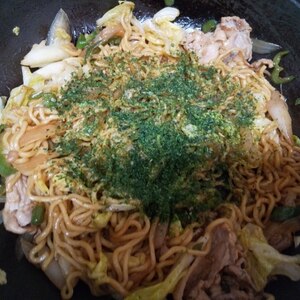 玉ねぎと人参とウインナーの焼きそば